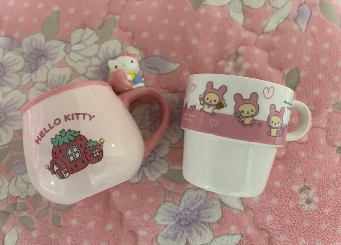 헬로키티 딸기 머그컵 & 코리락쿠마 컵 세트 상품이미지1