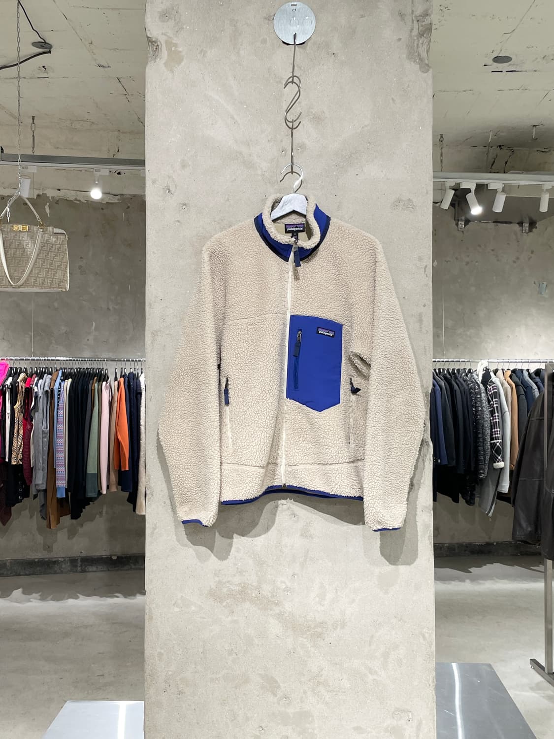 파타고니아 라이트 베이지 클래식 레트로-X 플리스 상품이미지1