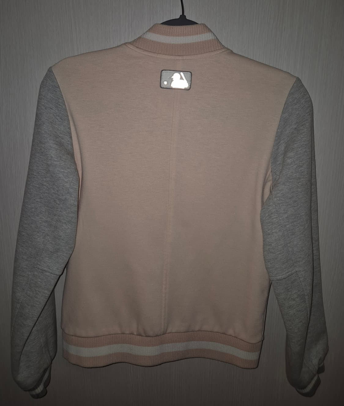 MLB 핀터깔 딸기우유 야구 점퍼 바시티 핑/회 상품이미지3