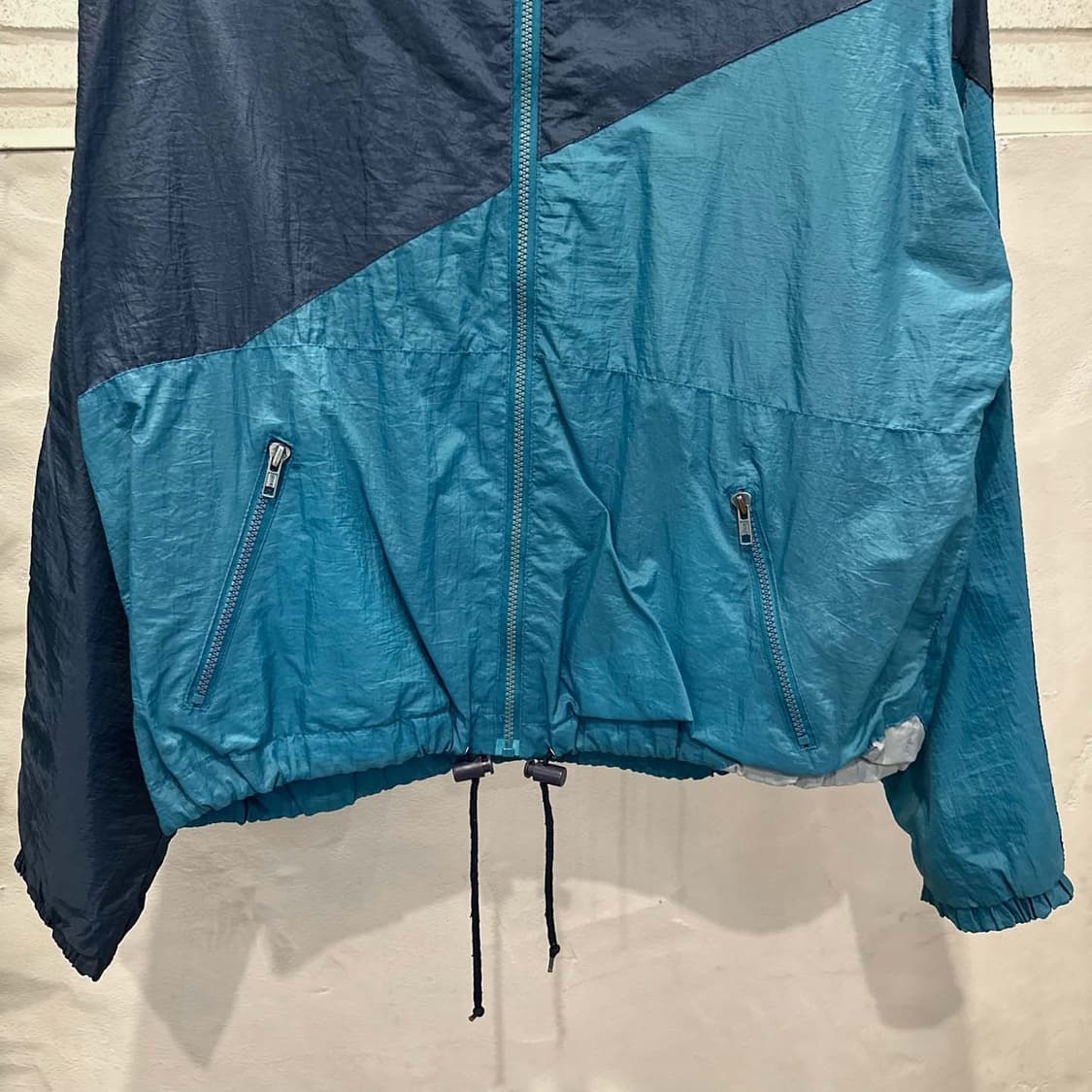 나이키 올드스쿨 후드 바람막이 배색 밑단 스트링 디테일 네이비 블루 상품이미지5