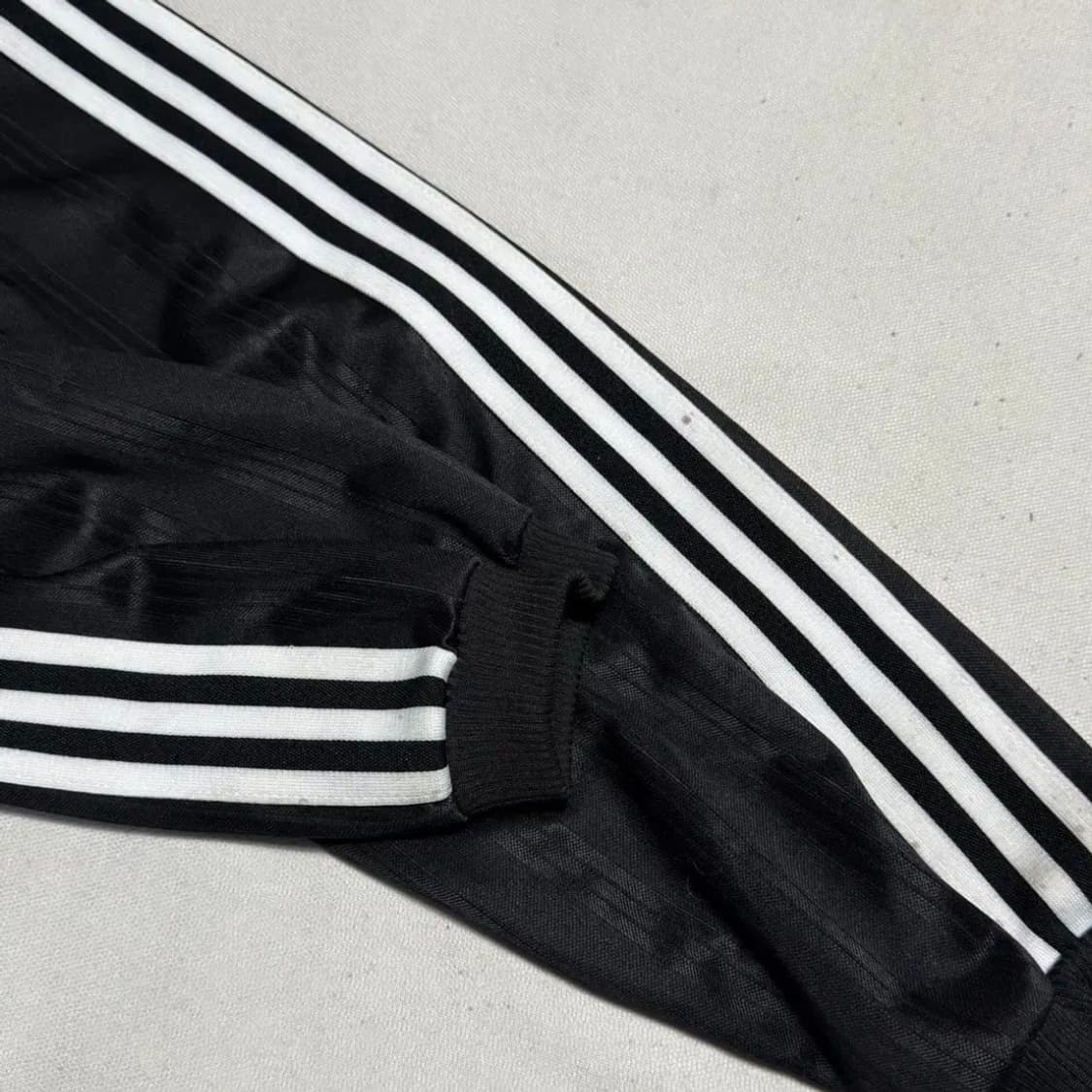 아디다스 유밴투스 블랙 트랙탑 상품이미지6