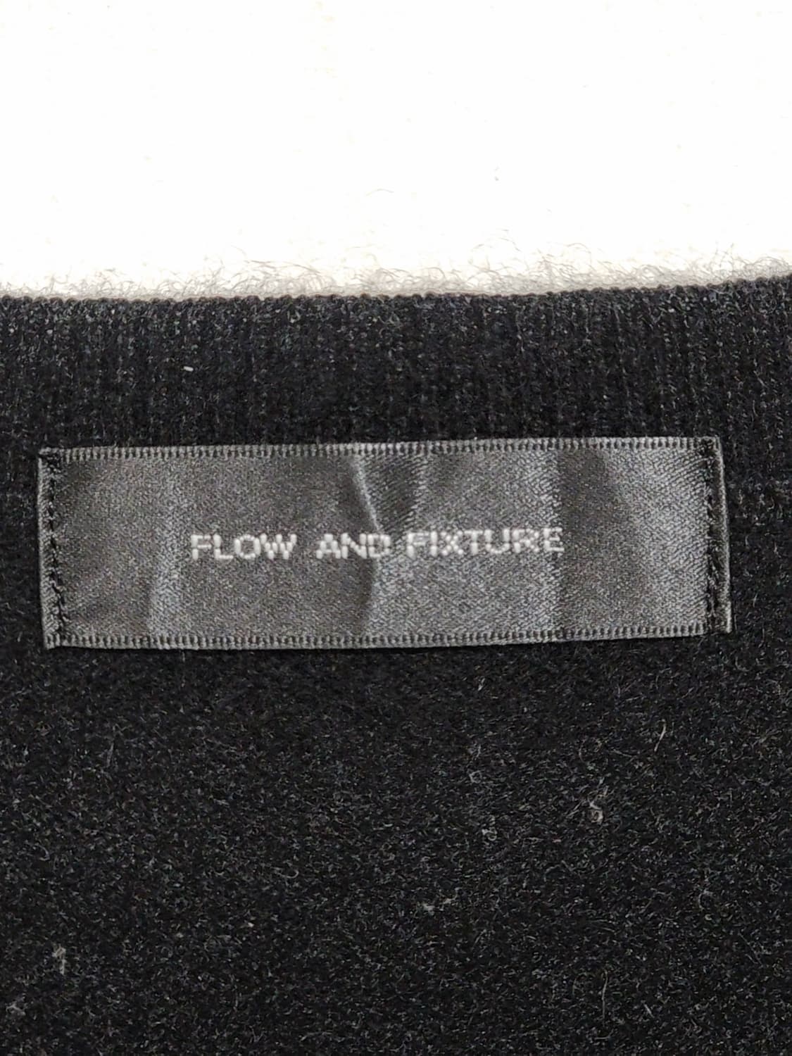 (L) 캐시미어 니트 블랙 무지 브이넥 스웨터  상품이미지3