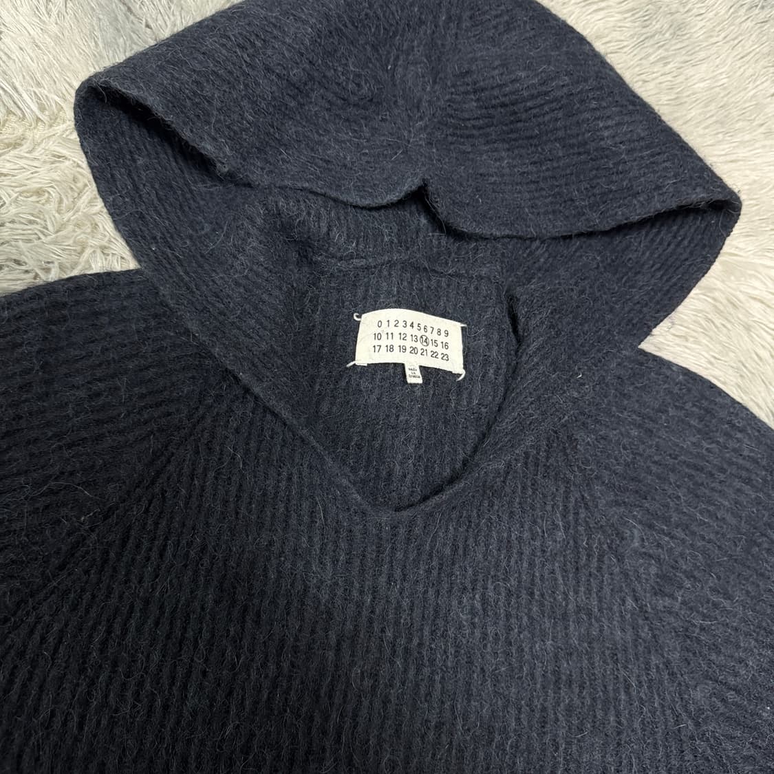 정품) 메종마르지엘라 브이넥 스티치 후디 니트 L사이즈 실착 95정도  상품이미지3