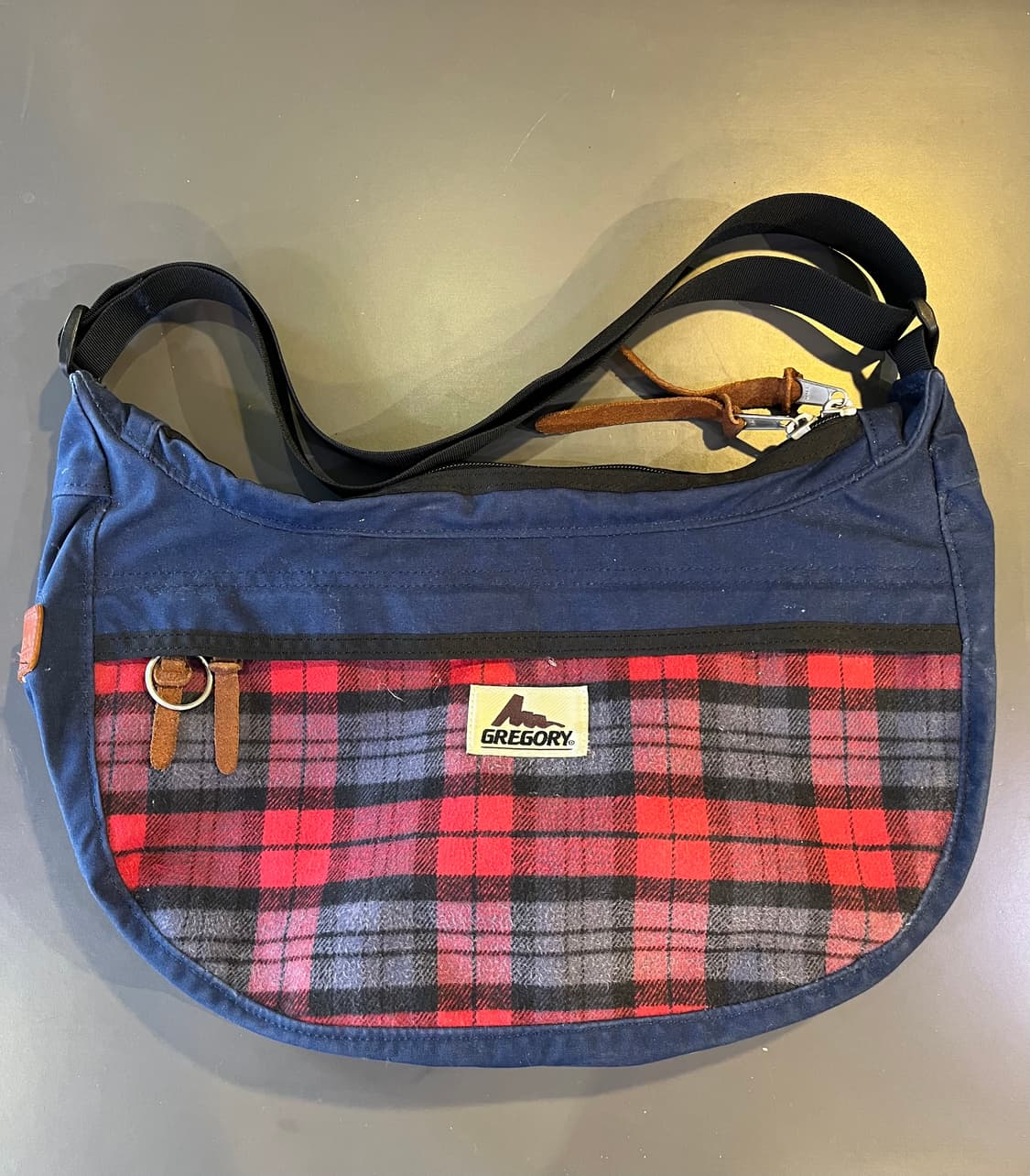 그레고리 X 플라드라 사첼백 상품이미지1