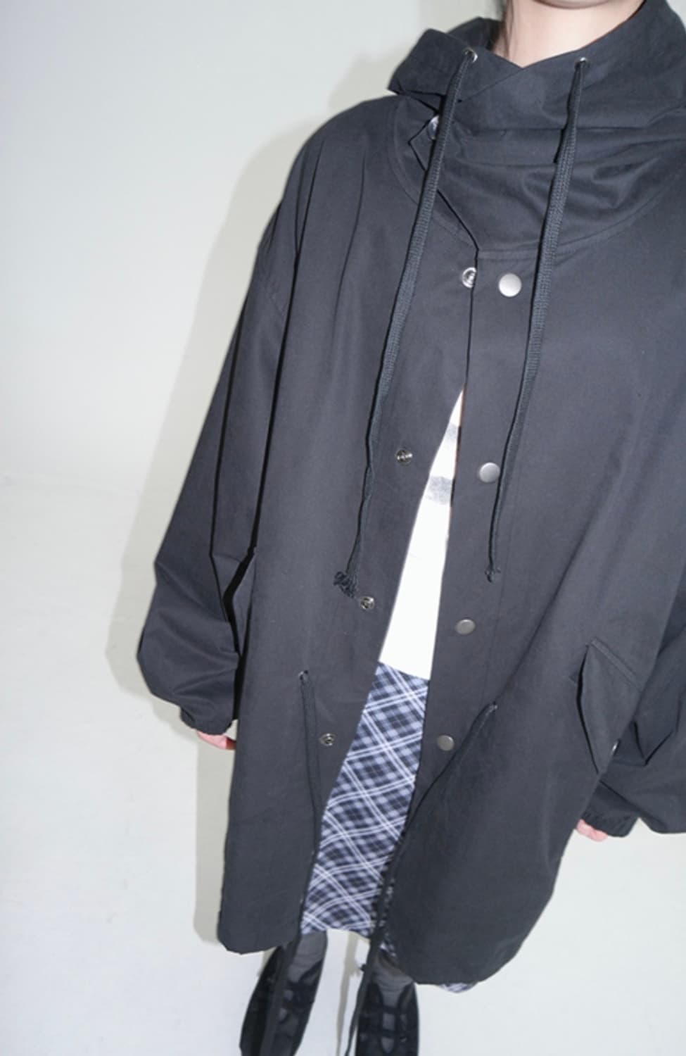 애프터먼데이 snap hood safari jumper black 상품이미지4