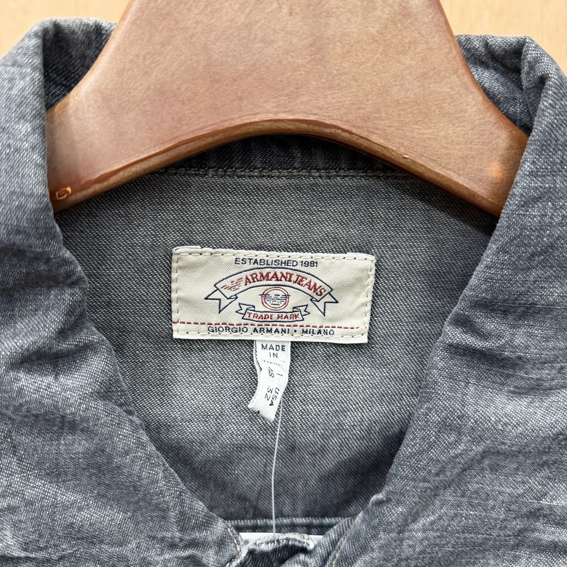 아르마니 진스 데님 트러커 자켓 버튼 클로저 사이드 포켓 디테일 흑청 상품이미지7