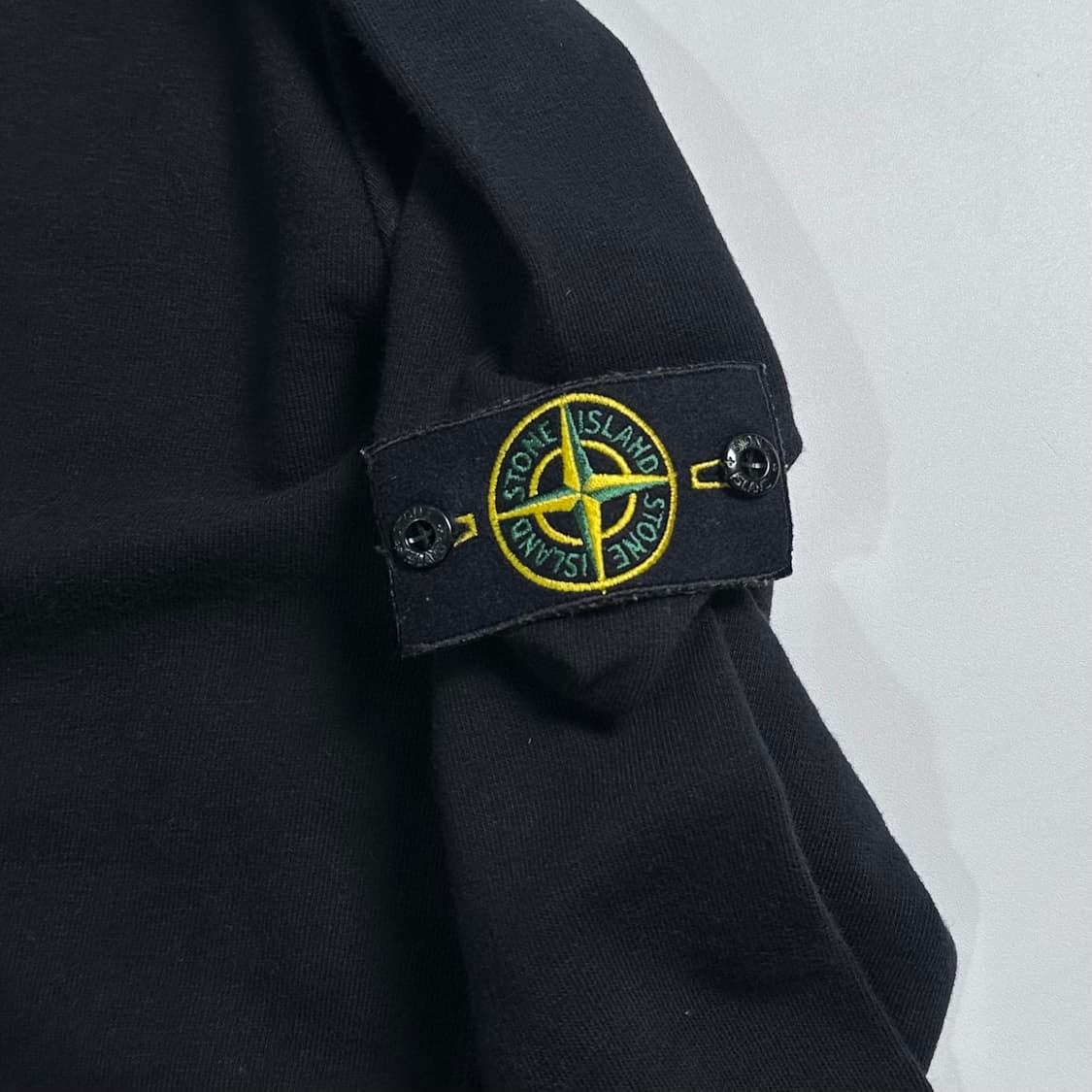  스톤 아일랜드 블랙 맨투맨 상품이미지6