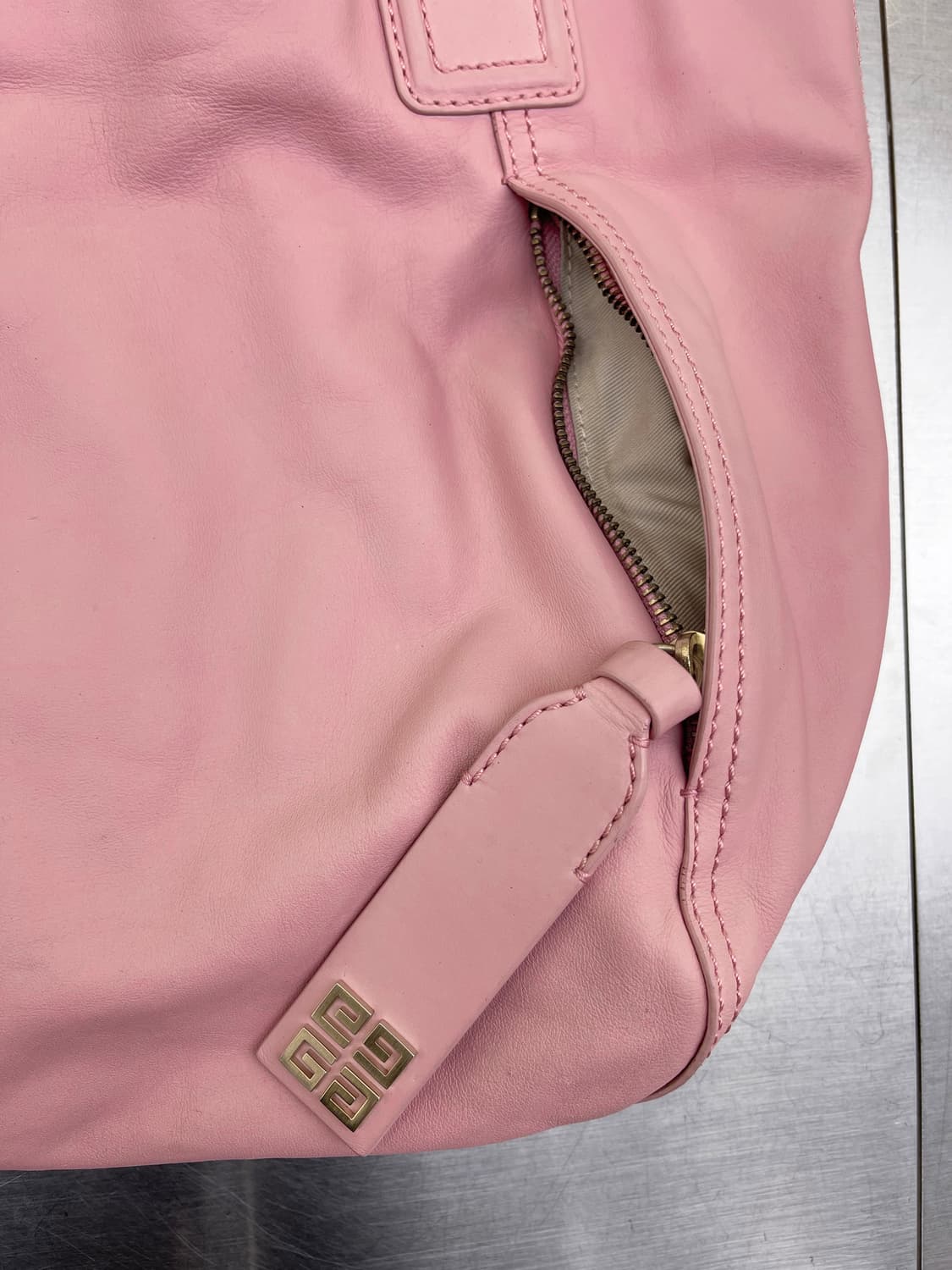 지방시 4G 모노그램 레더백 상품이미지7