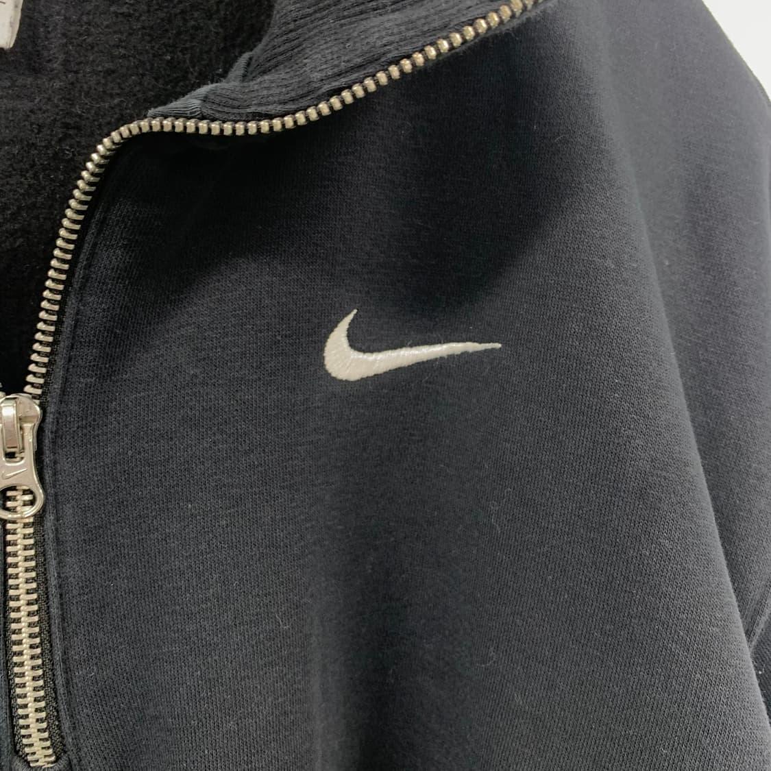 나이키 스우시 블랙 반집업 크롭 맨투맨  상품이미지3