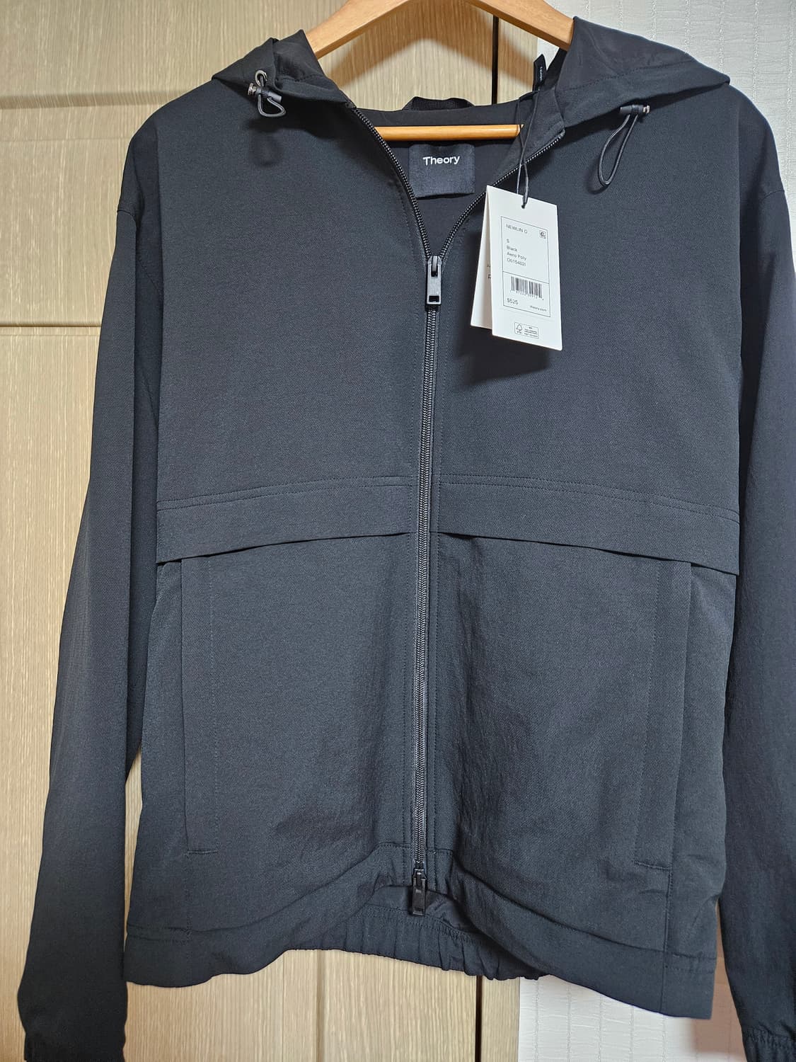 띠어리 뉴린 바람막이 셋업 판매합니다. 상품이미지1