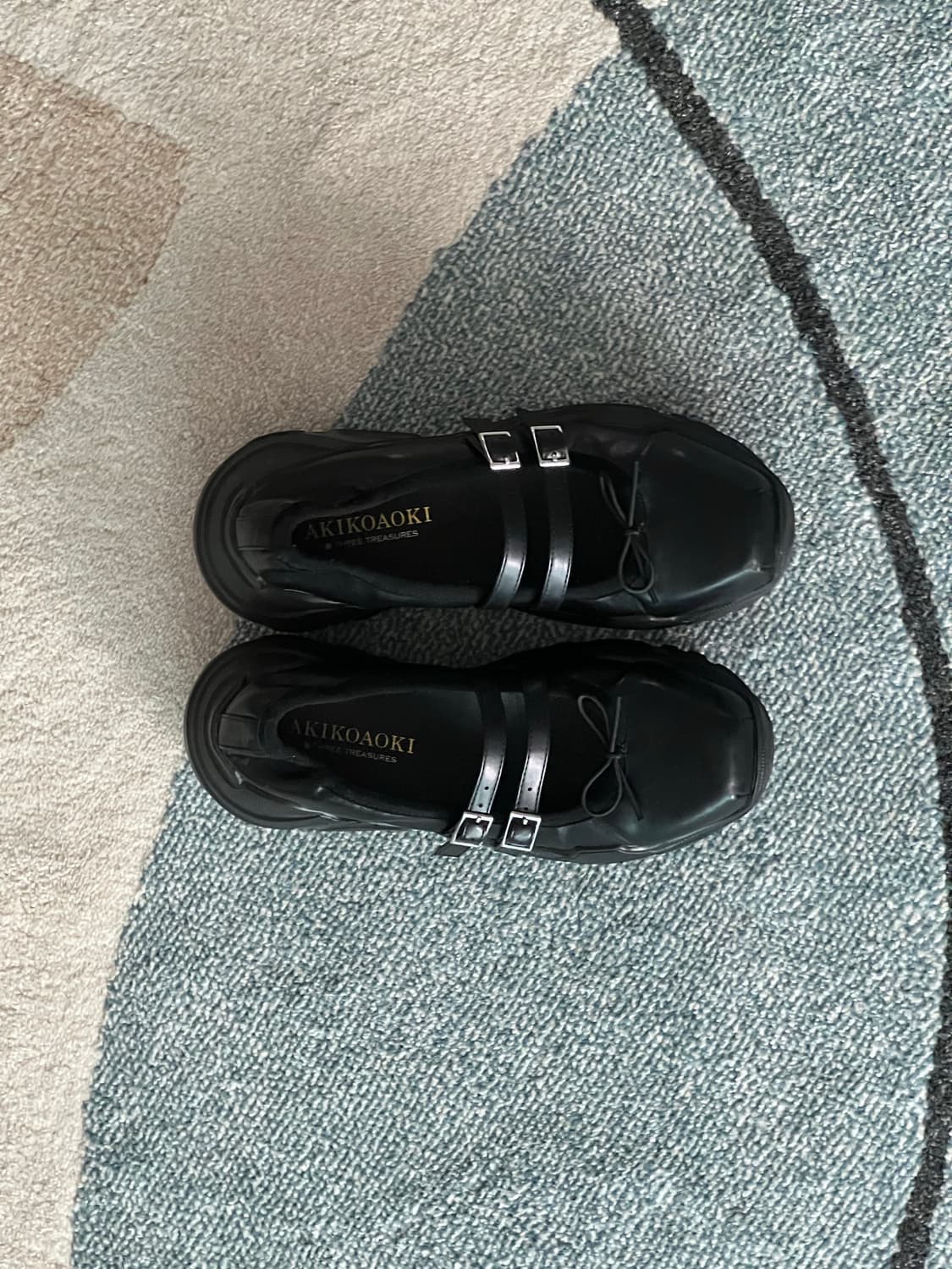 아키코아오키 지젤 레더 37 사이즈 판매합니다. 상품이미지4