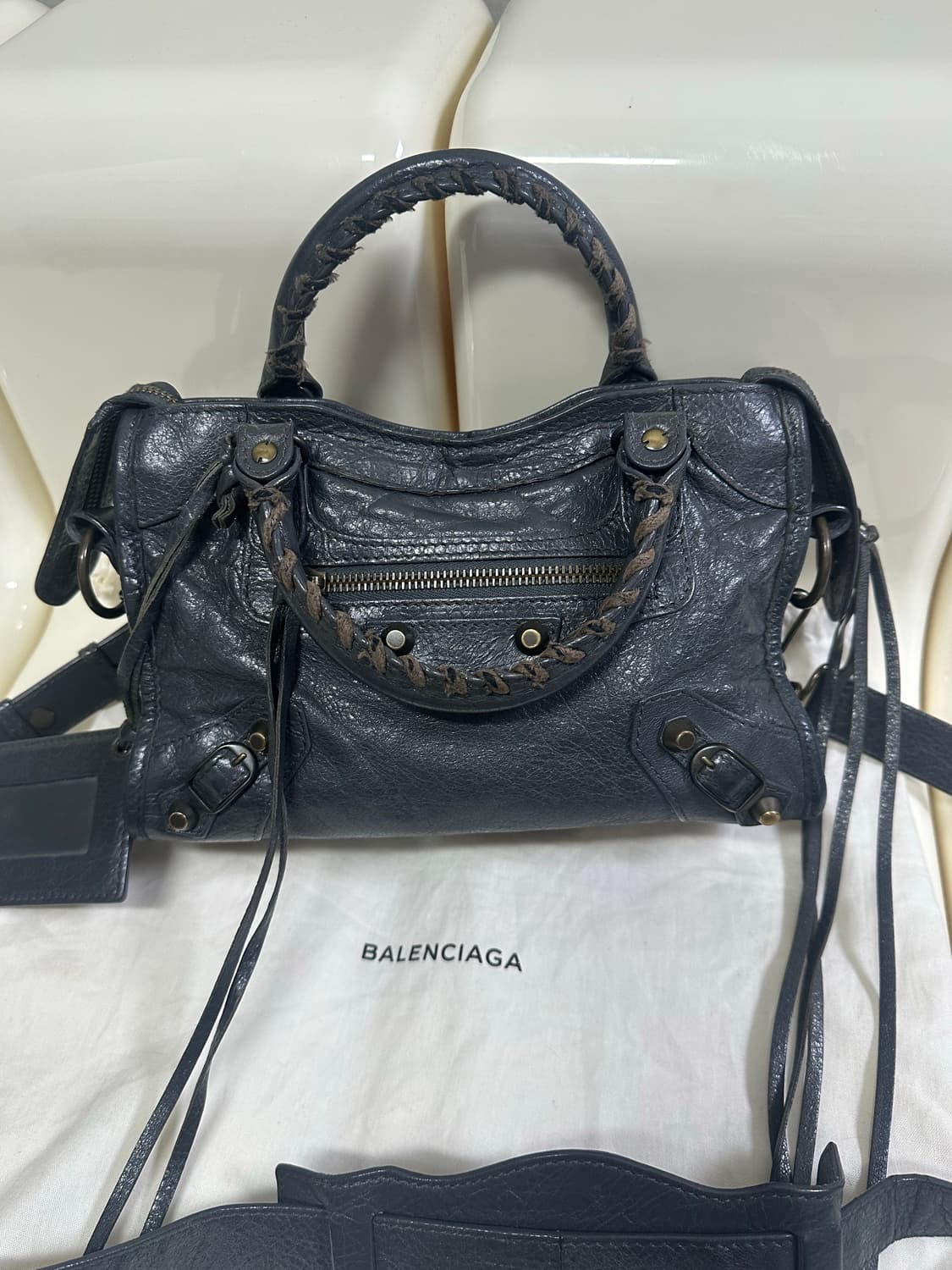 [A 정품] 발렌시아가 시티 모터백 미니 그레이 상품이미지3