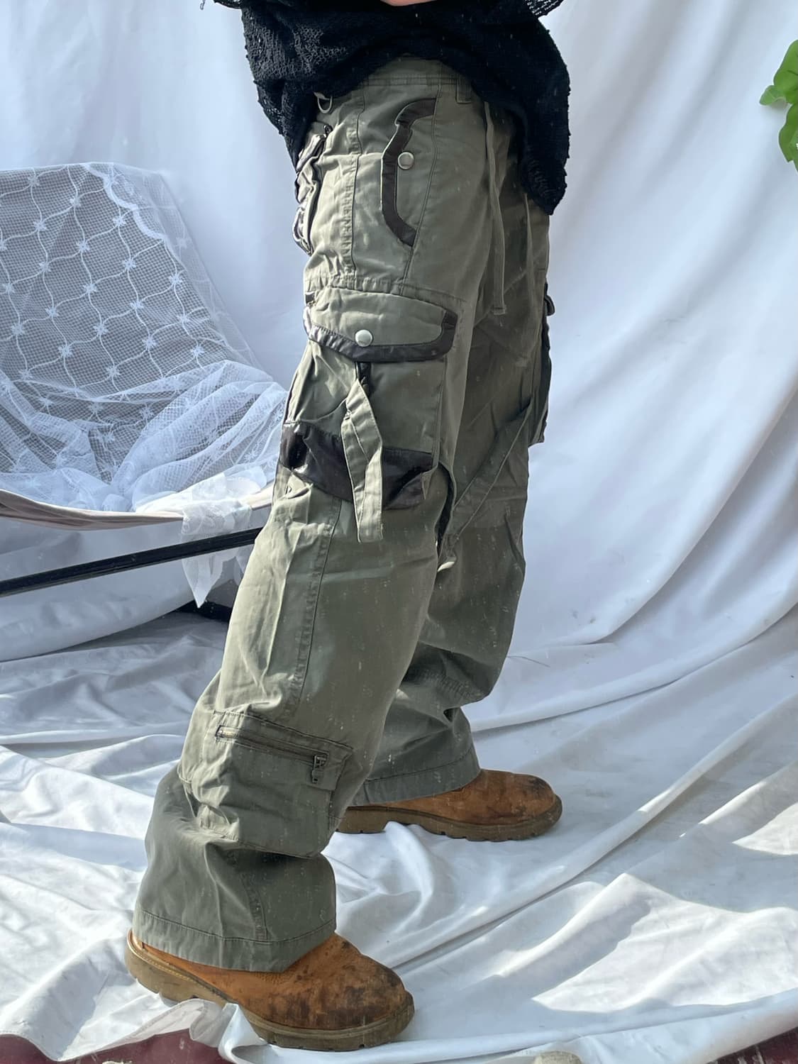 Strap detail khaki cargo pants 상품이미지2