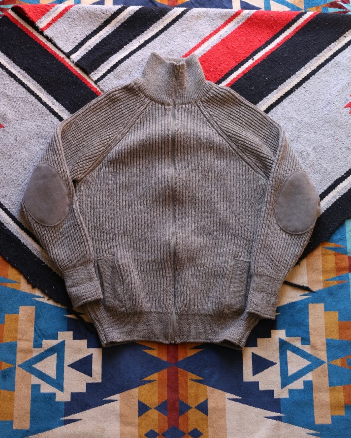 엘엘빈 80s 브리티쉬 울 앨보우 패치 니트 가디건 상품이미지4