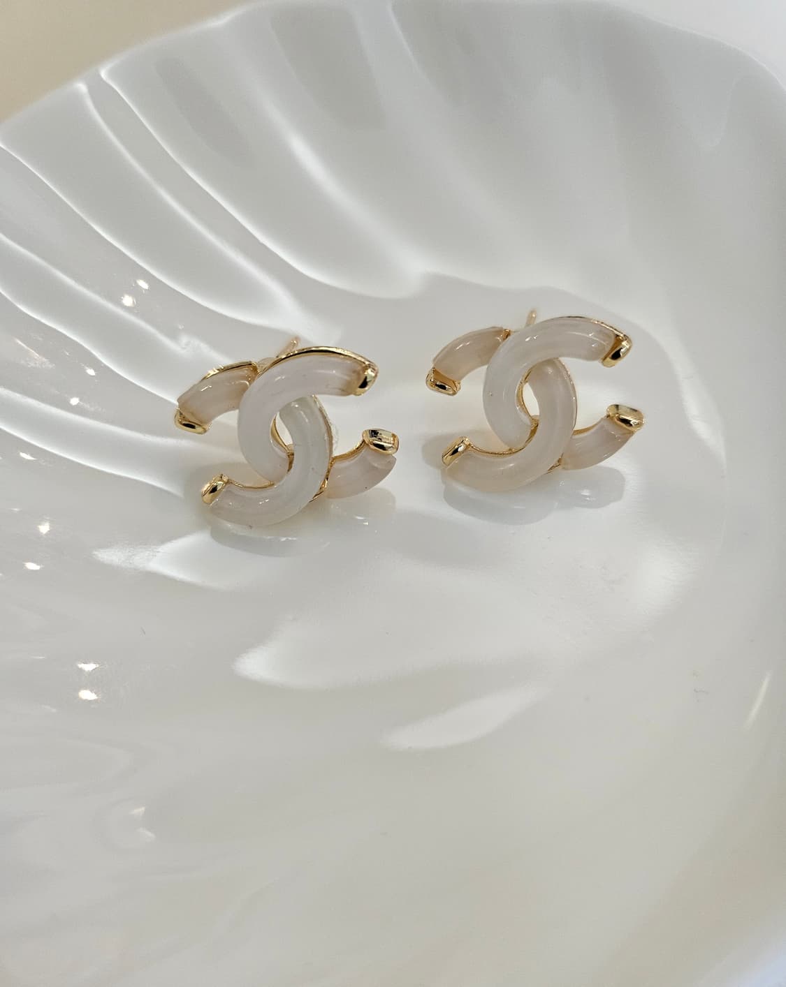 샤넬 호마이카 CC로고 화이트 귀걸이 업사이클링 상품이미지2
