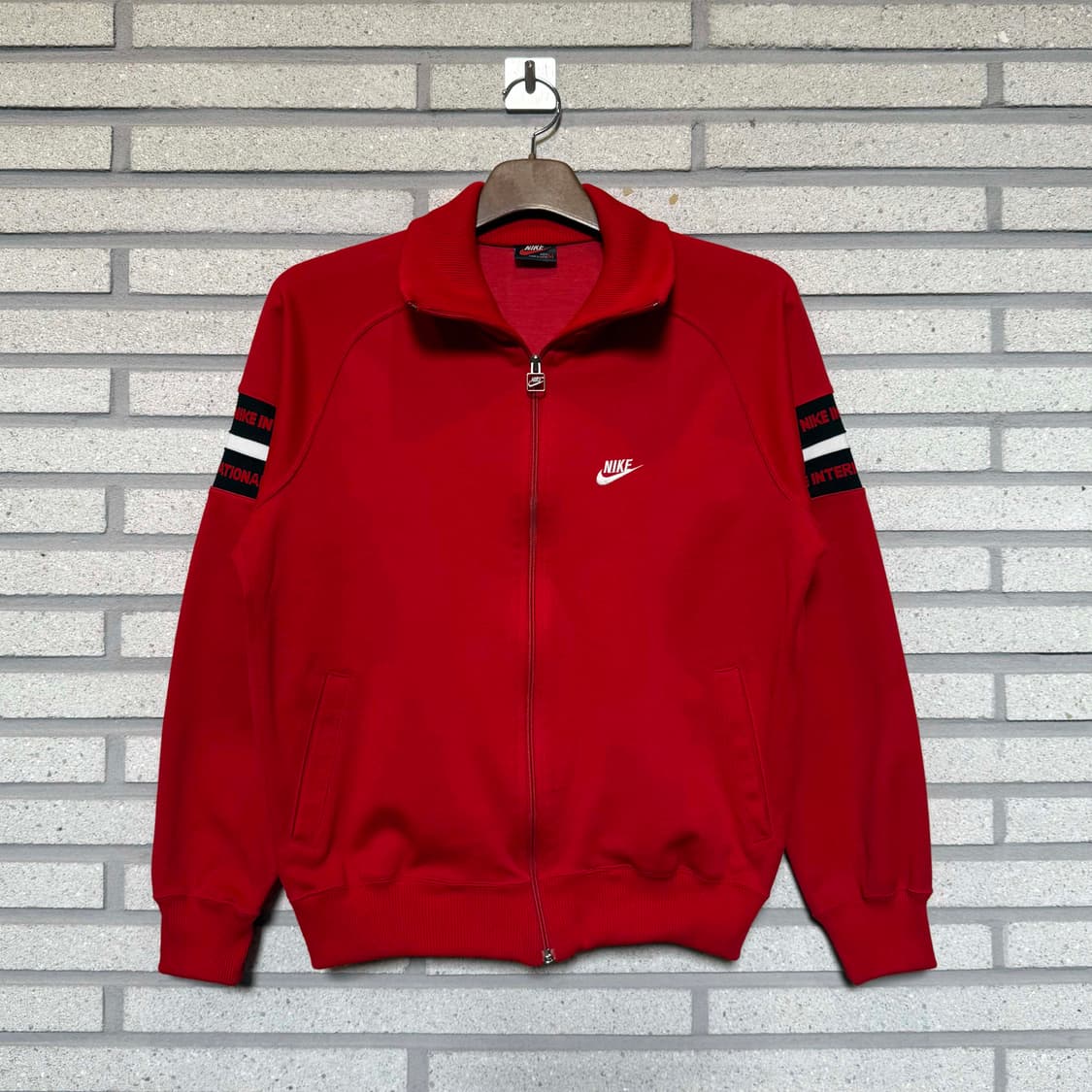 나이키 스우시 스트라이프 암 져지 레드 상품이미지1