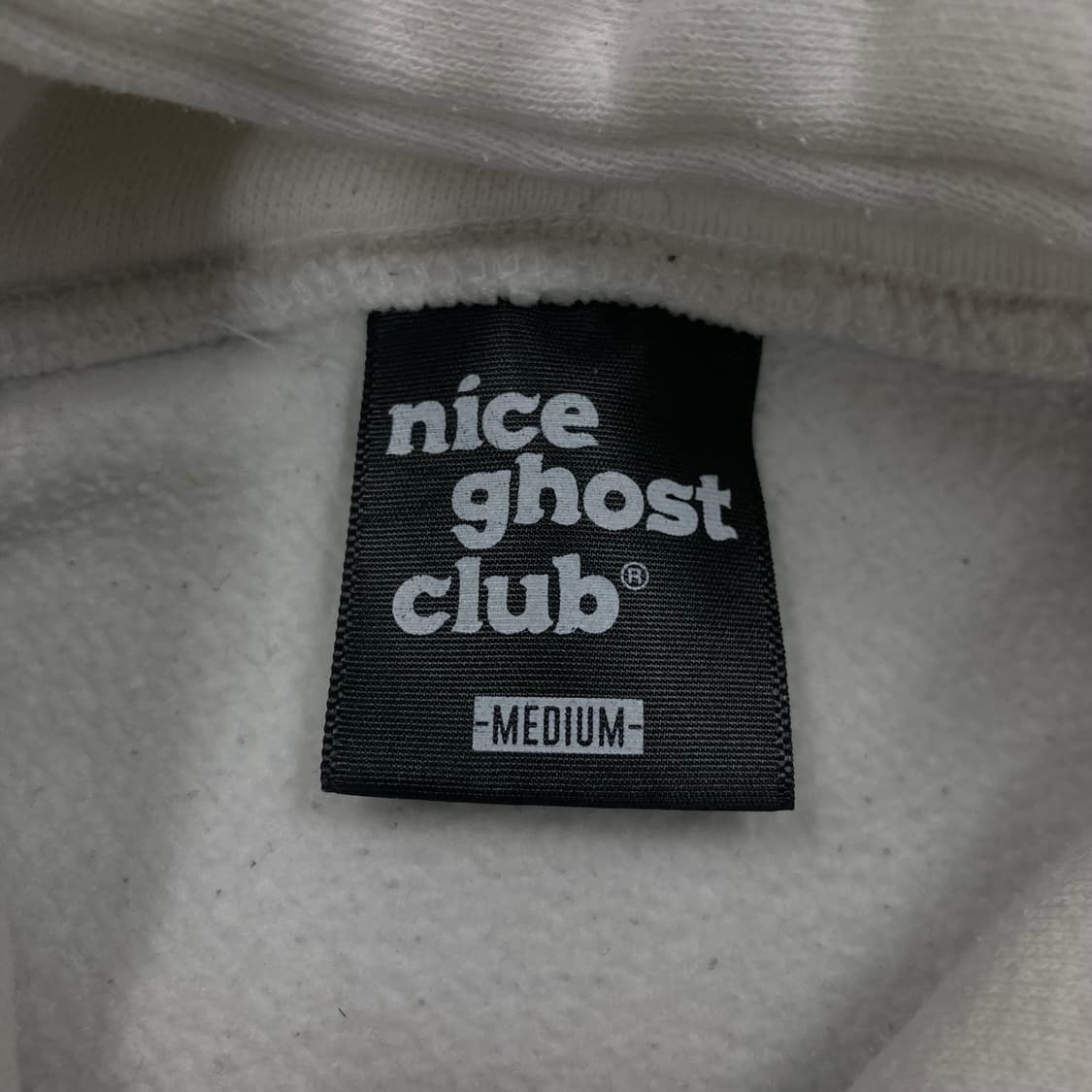 나이스 고스트 클럽 화이트 컬러 스펠아웃 빅로고 후드티 상품이미지3