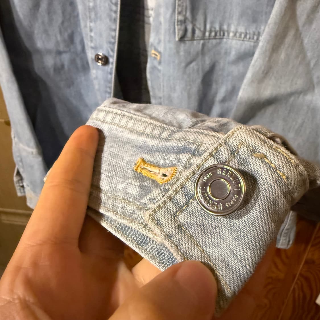 벨루티 24 S/S 데님(청) 셔츠 자켓 판매 합니다. 상품이미지8