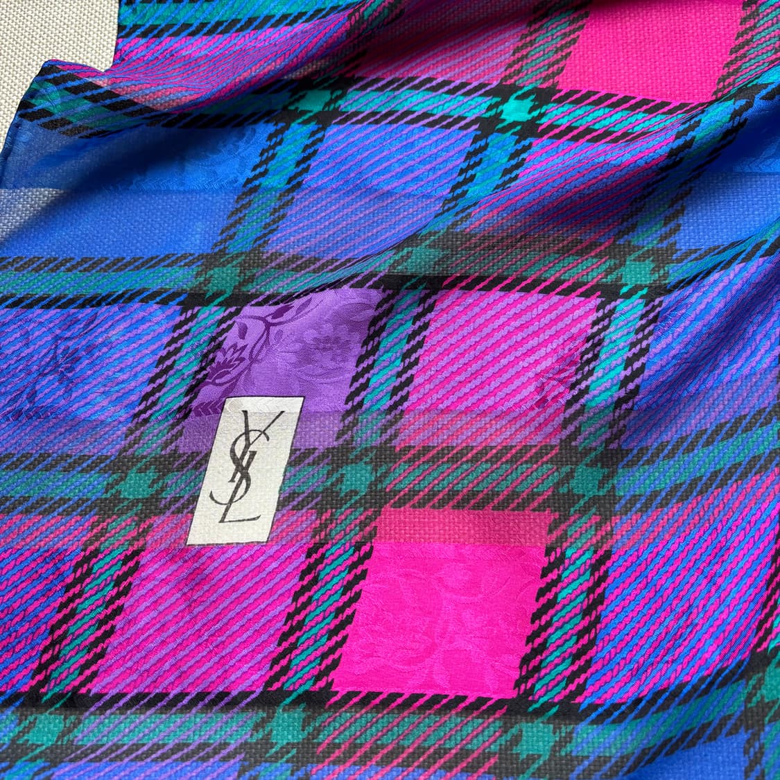 입생로랑 YSL 빈티지 정사각 실크스카프 상품이미지4