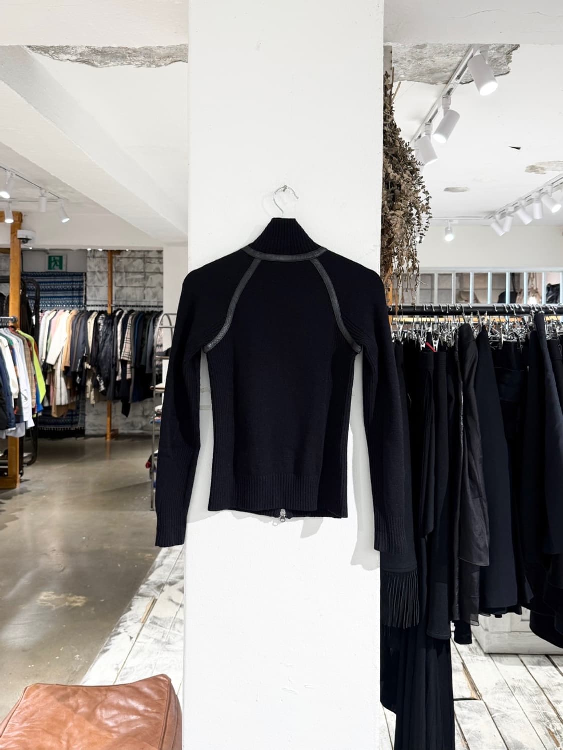 아르마니 익스체인지 네이비 레더 트리밍 하이넥 니트 집업 상품이미지6