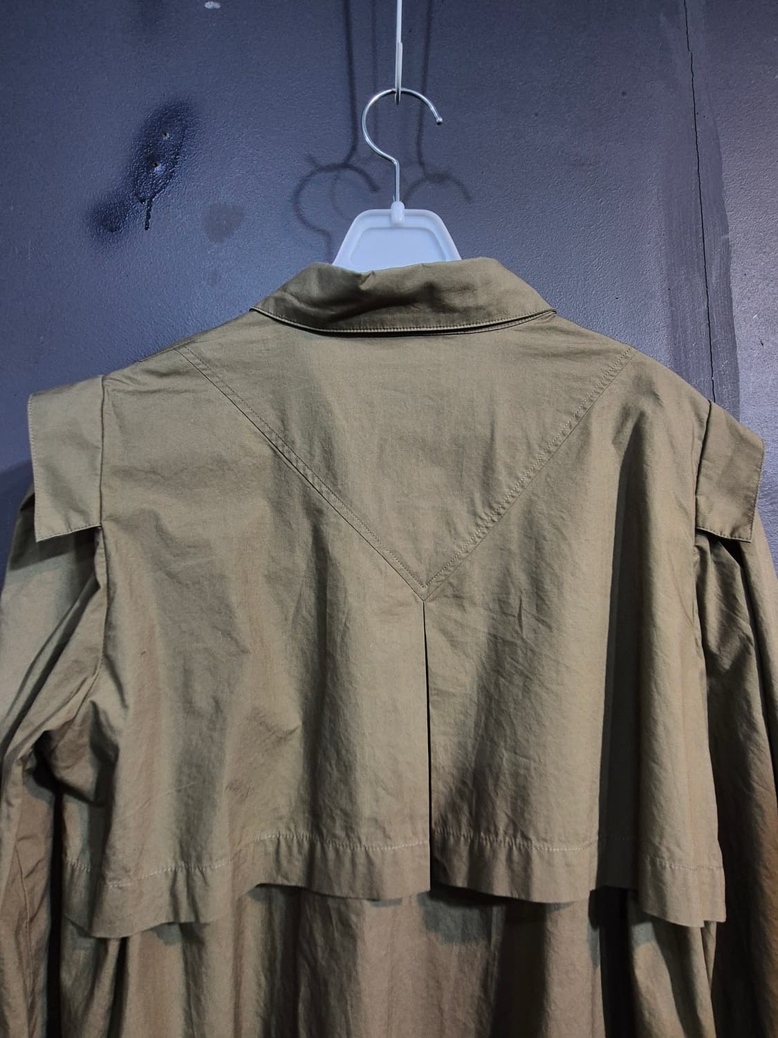 칼 라거펠트 카키색 여성 셔츠 95 상품이미지9