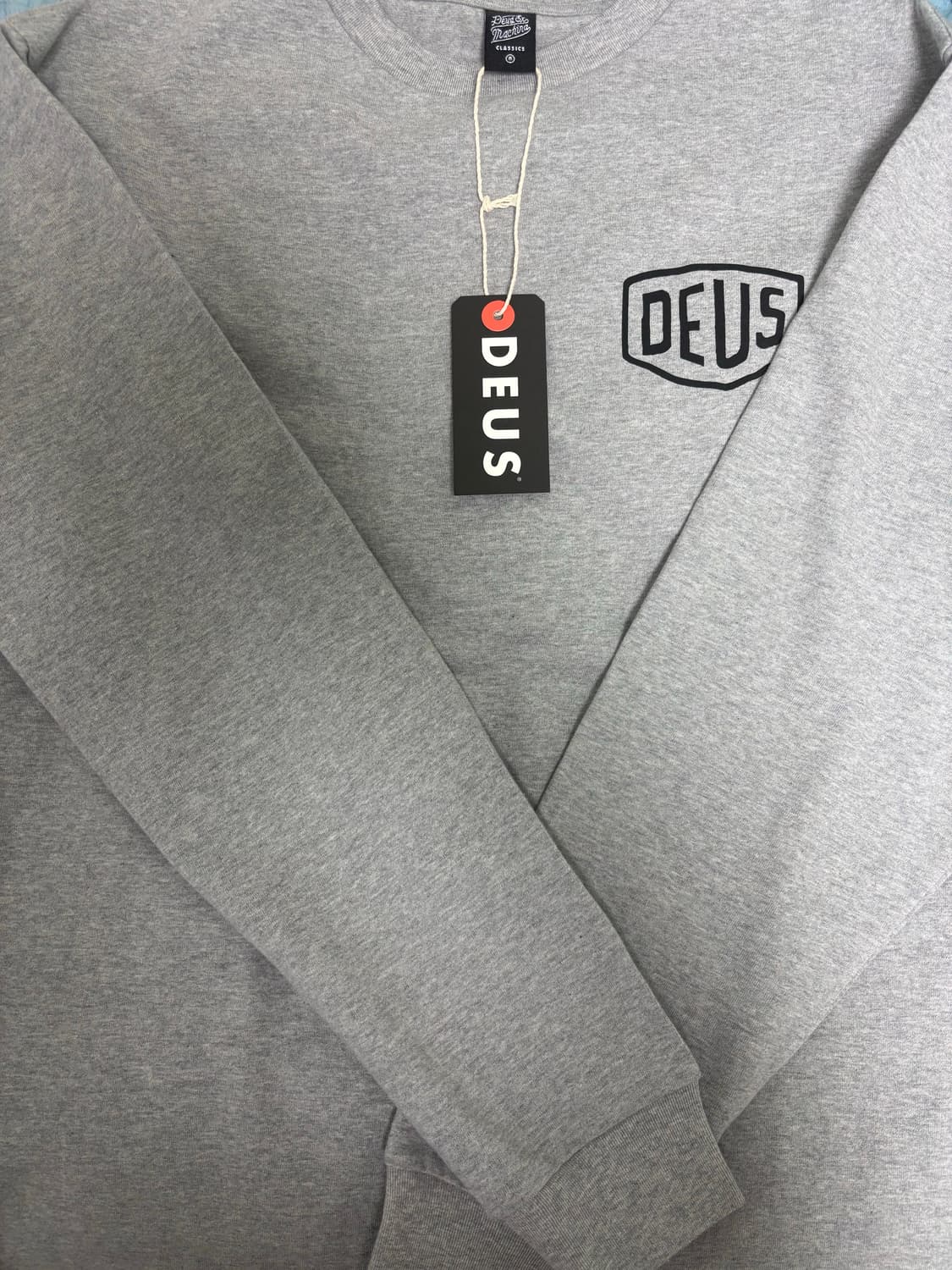 데우스 롱슬리브 새상품 상품이미지1