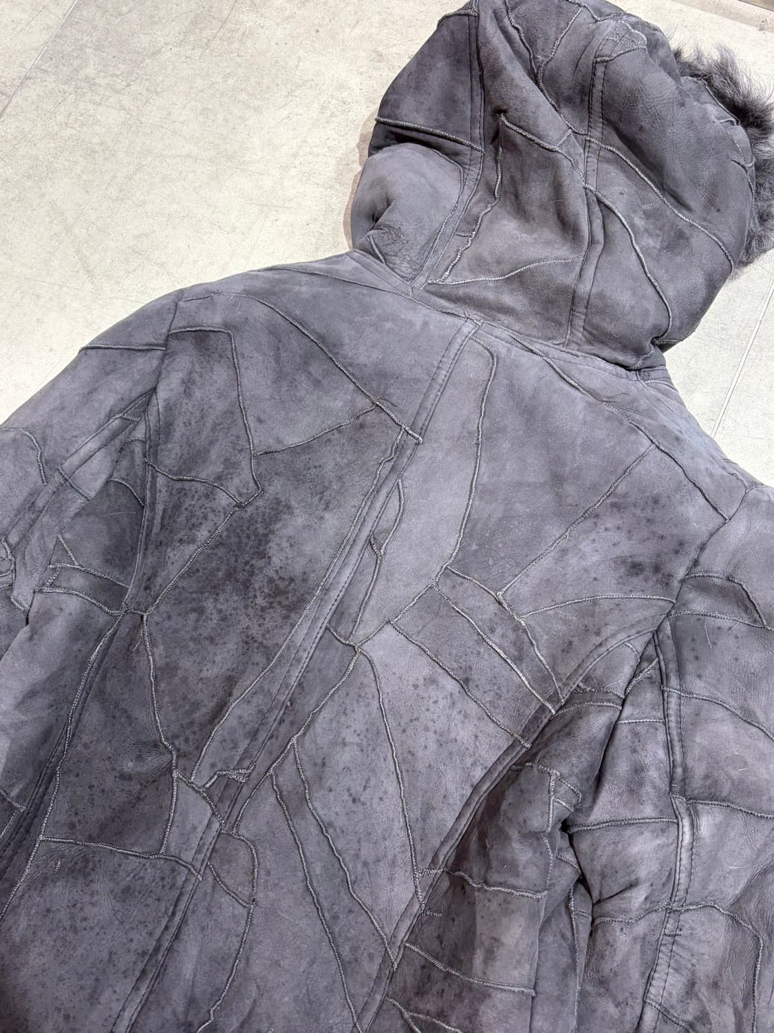 Zoee 갸루 차콜 퍼 무스탕 떡볶이 코트 상품이미지8