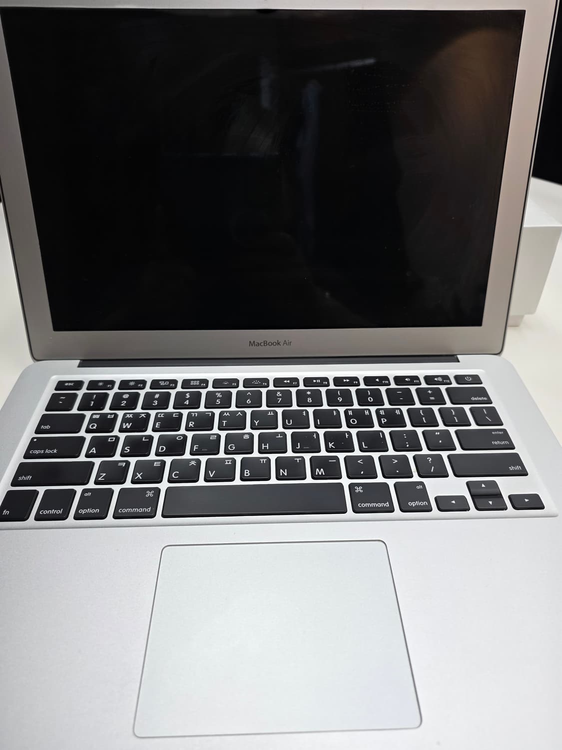 (애플로고 불들어옴)맥북에어 2017, 13인치 싸이클 수 133 상품이미지2