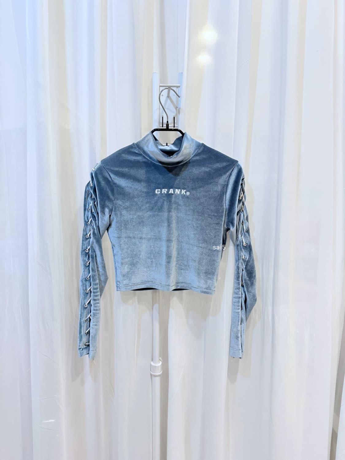 크랭크 레이스업 슬리브 벨로아 크롭탑 상품이미지1