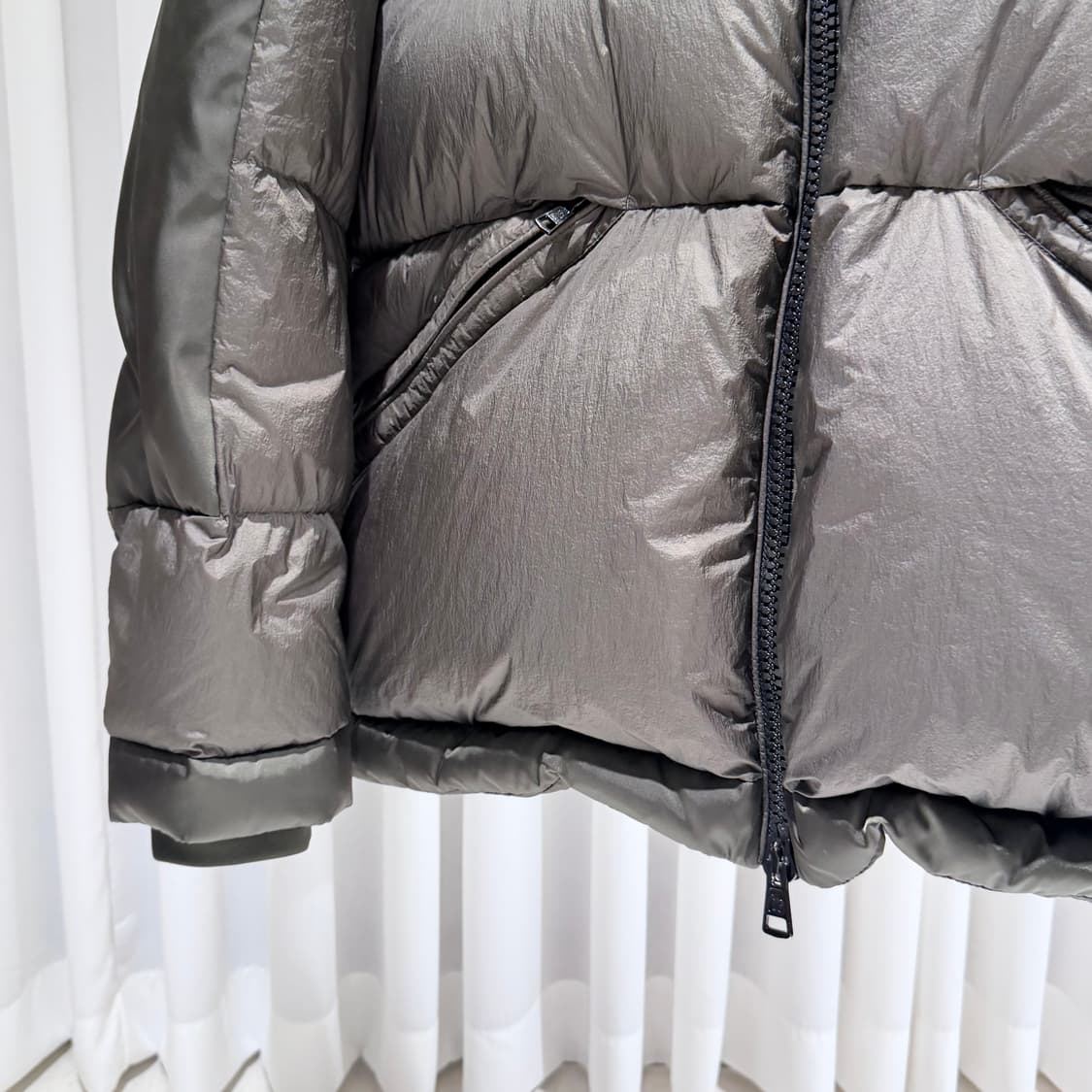 (A+/6) / 몽클레어 메이돕 쇼트 다운 패딩 자켓 블랙 상품이미지3