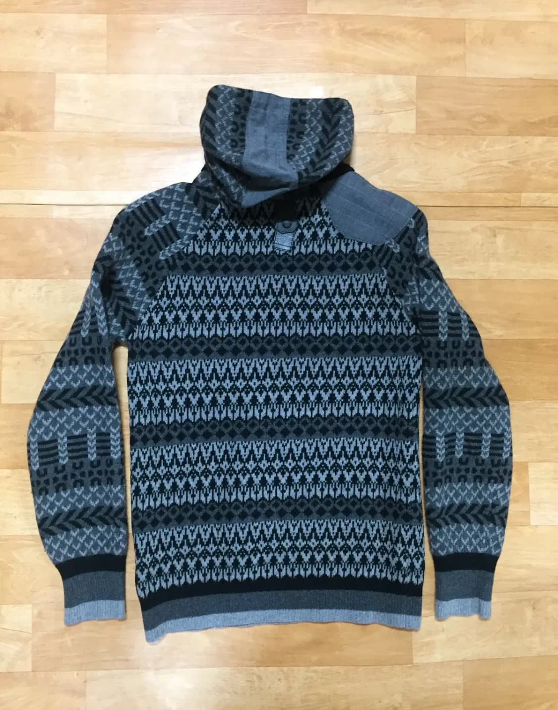 몽클레르 X 화이트 마운티니어링 풀-버튼 후디 니트웨어(M 사이즈) 상품이미지9