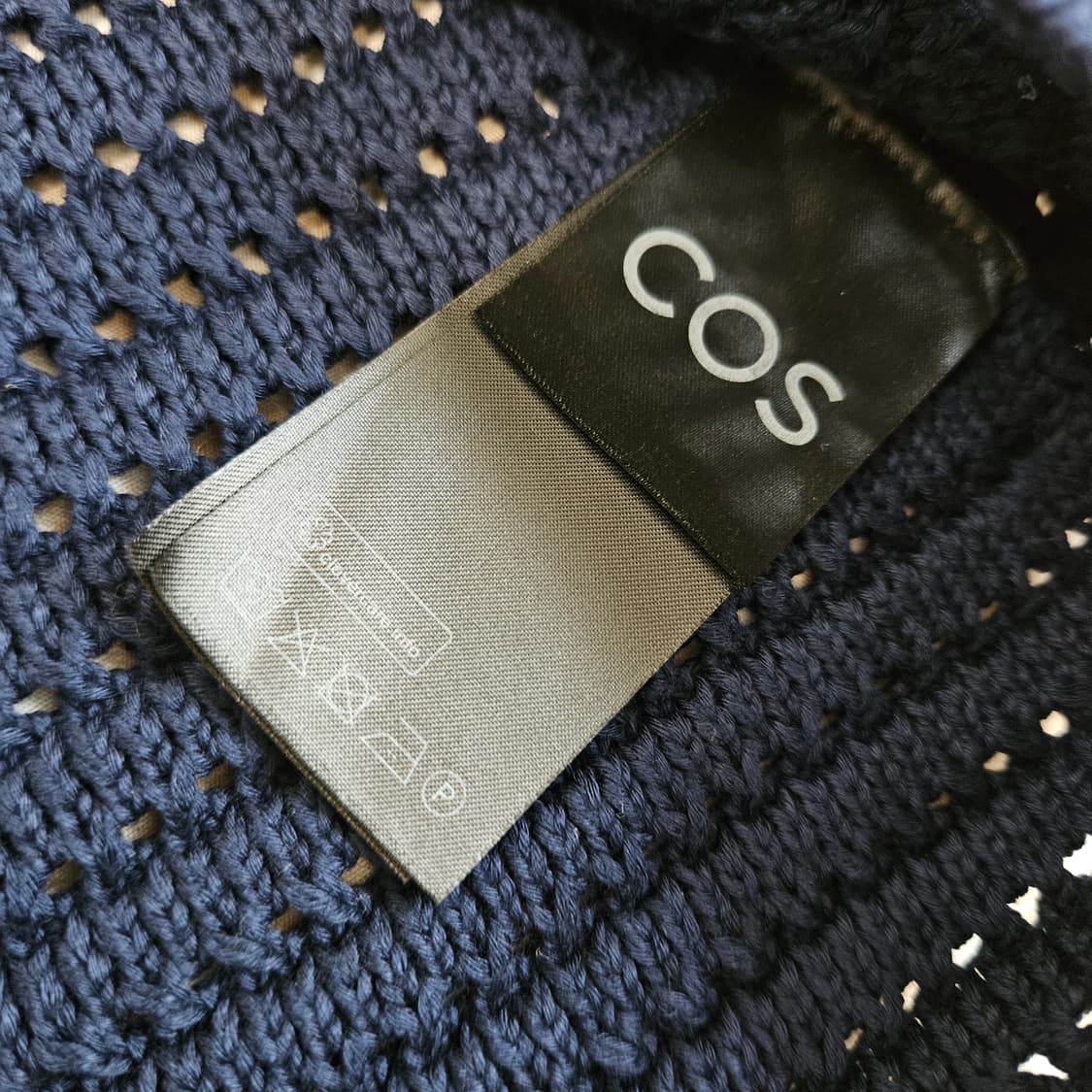 COS 코스 펀칭 니트 카라티 남자100 상품이미지5