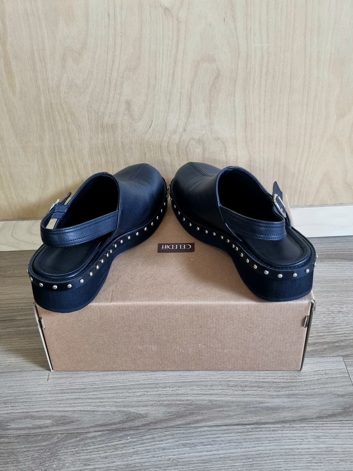 셀레디프 클로그 barnet stud clogs black 255 상품이미지7
