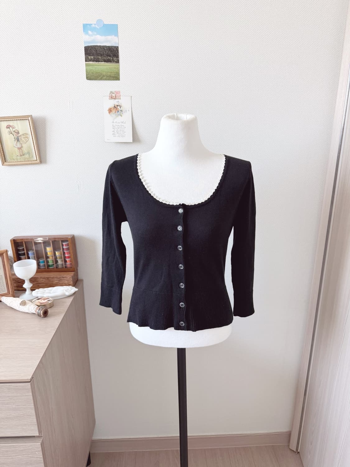 블랙 크롭 가디건 (유리알단추) 상품이미지1