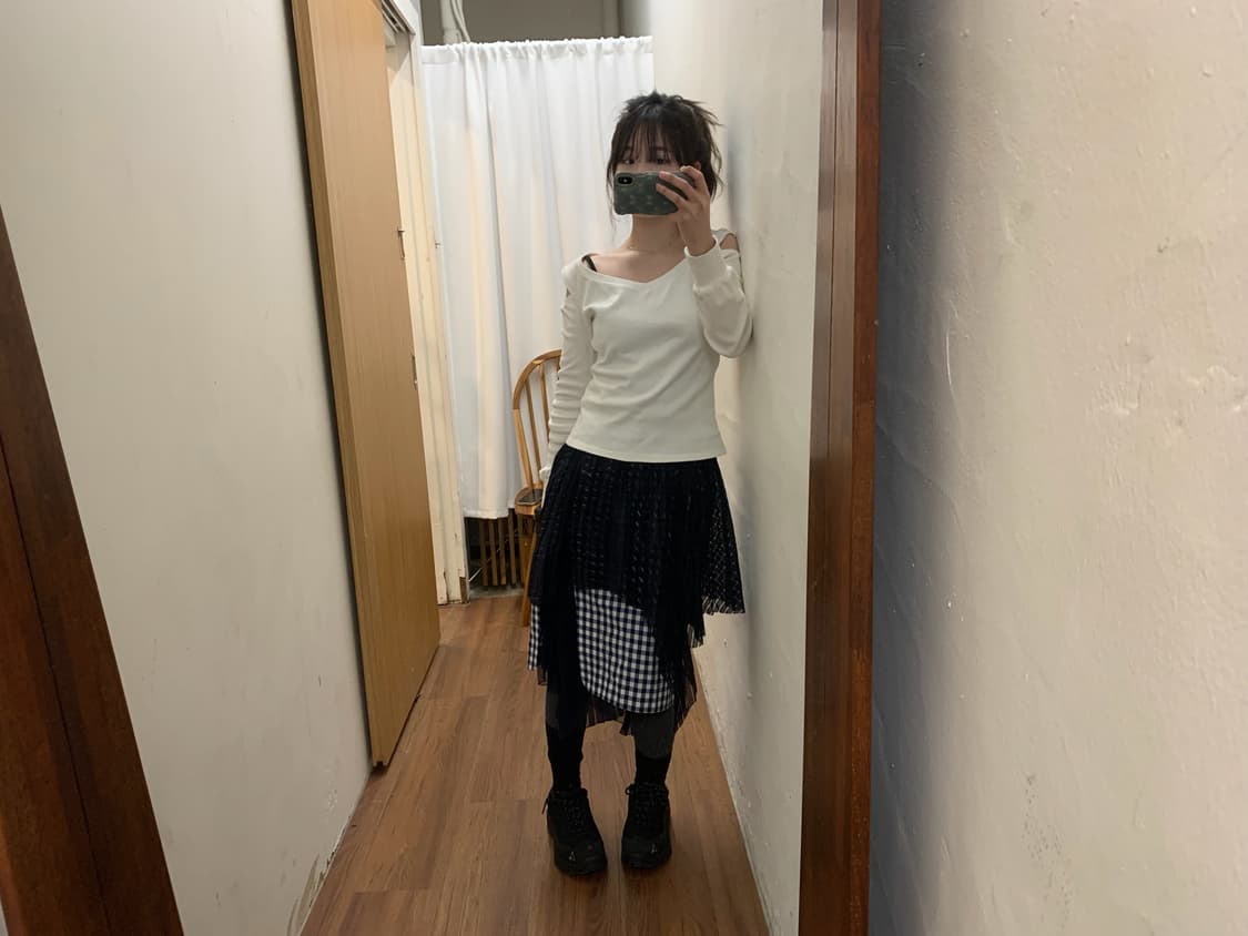 버버리 블루 라벨 숄더 컷아웃 핑크 로고 자수 디테일 아이보리 상품이미지3