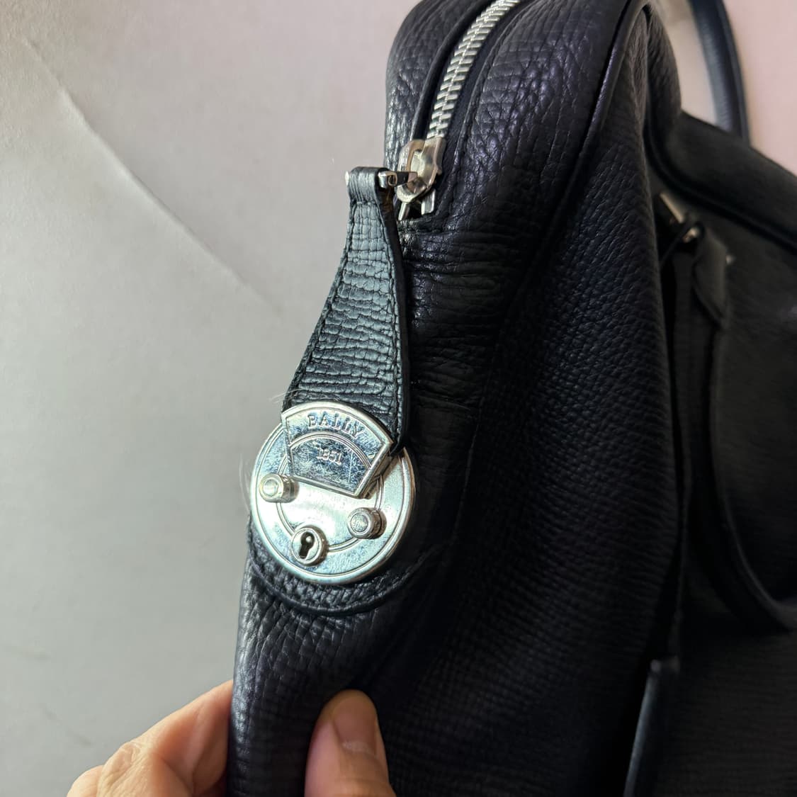 발리 버클로고 통가죽 브리프케이스 서류가방 토트 상품이미지5