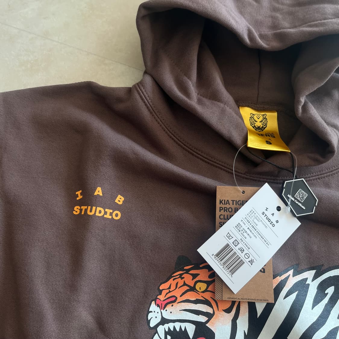 새상품(S)아이앱스튜디오 IAB 기아타이거즈 후드티 브라운 상품이미지3