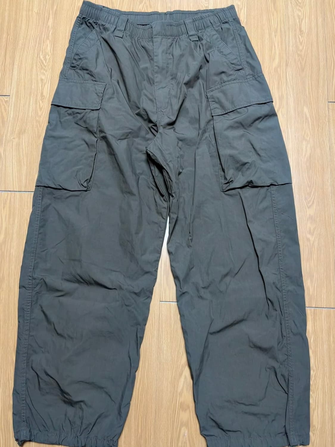 유니클로 와이드핏카고팬츠 상품이미지3