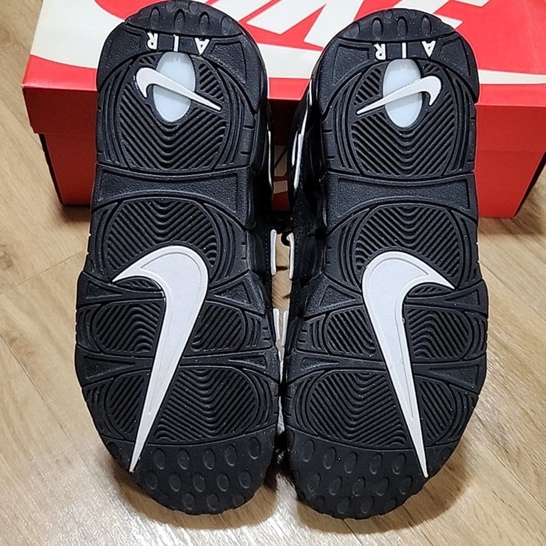 나이키 285 업템포 블랙 화이트 상품이미지6