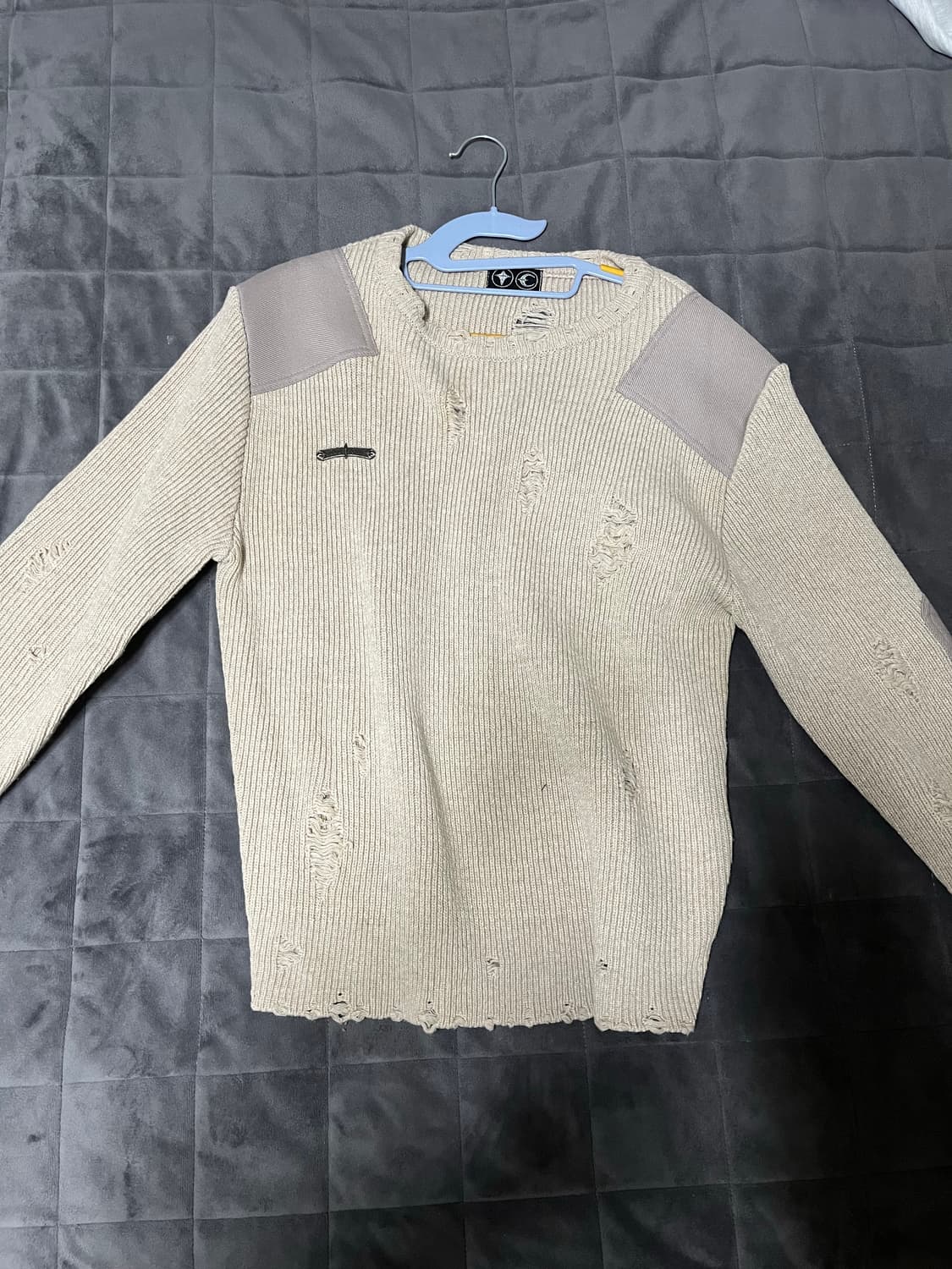 떠그클럽 패치 니트 상품이미지1