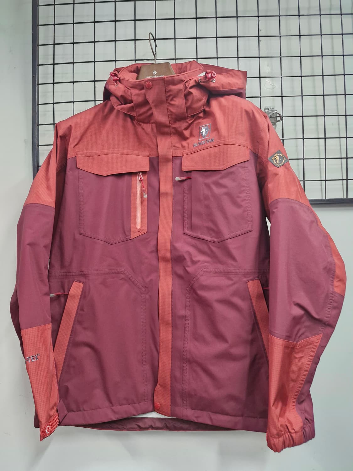 100L 블랙야크 저스트 고어텍스 후드 자켓. 상품이미지1