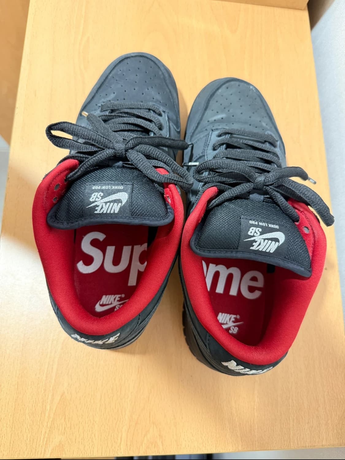 나이키 x 슈프림 SB 덩크 로우 블랙 상품이미지3