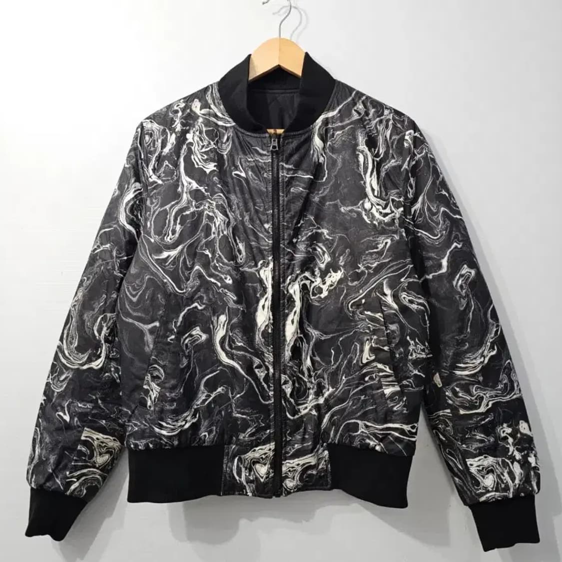 산드로 옴므 마블 프린트 리버시블 퀼팅 봄버 자켓 95 상품이미지3