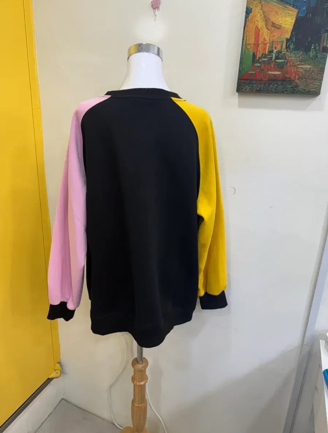 ARIAVIGA × UMHK 콜라보 그래픽 맨투맨/배색오버핏 상품이미지6