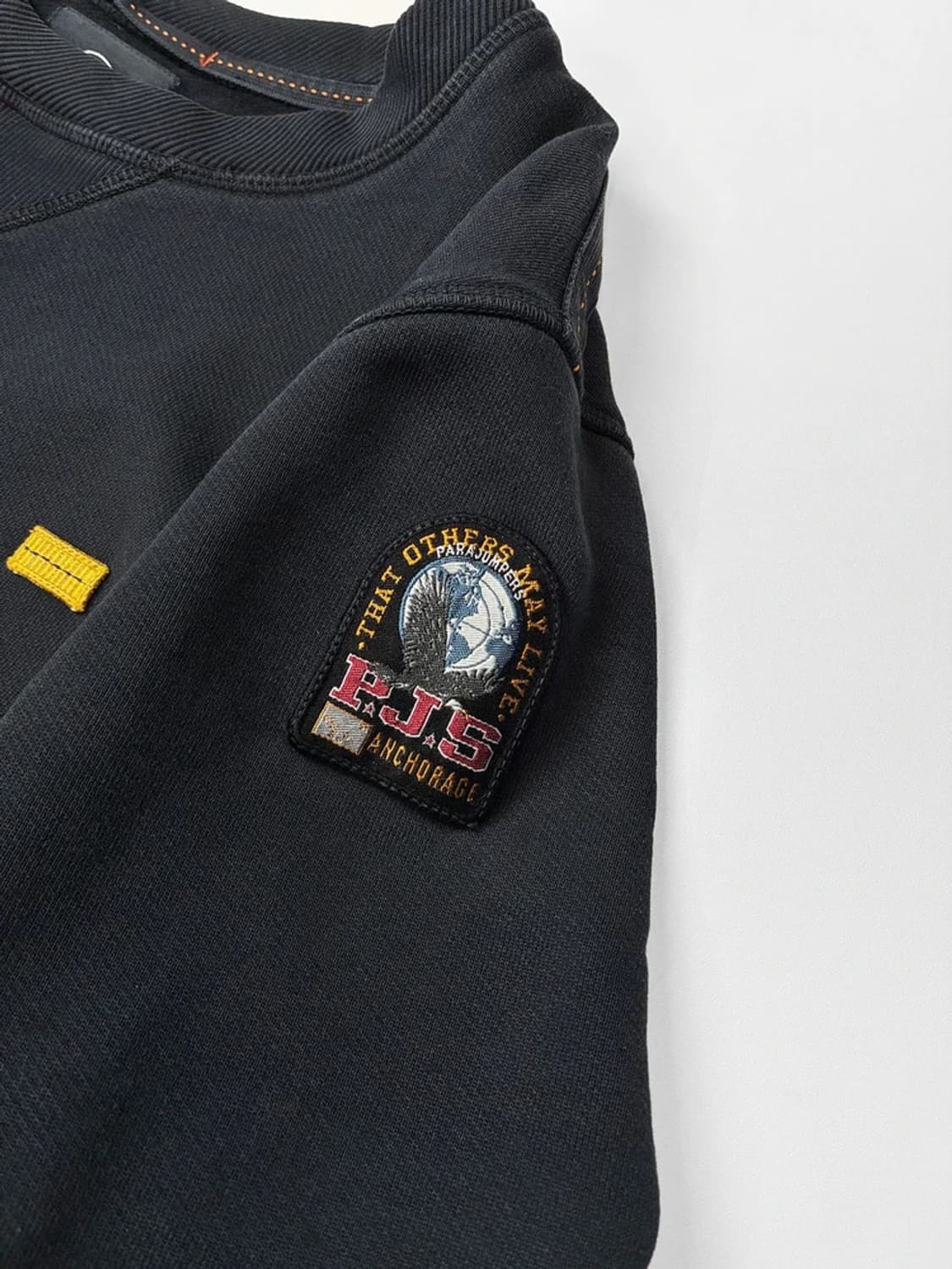 파라점퍼스 21FW Caleb Embo 패치 맨투맨 PN5684    상품이미지5