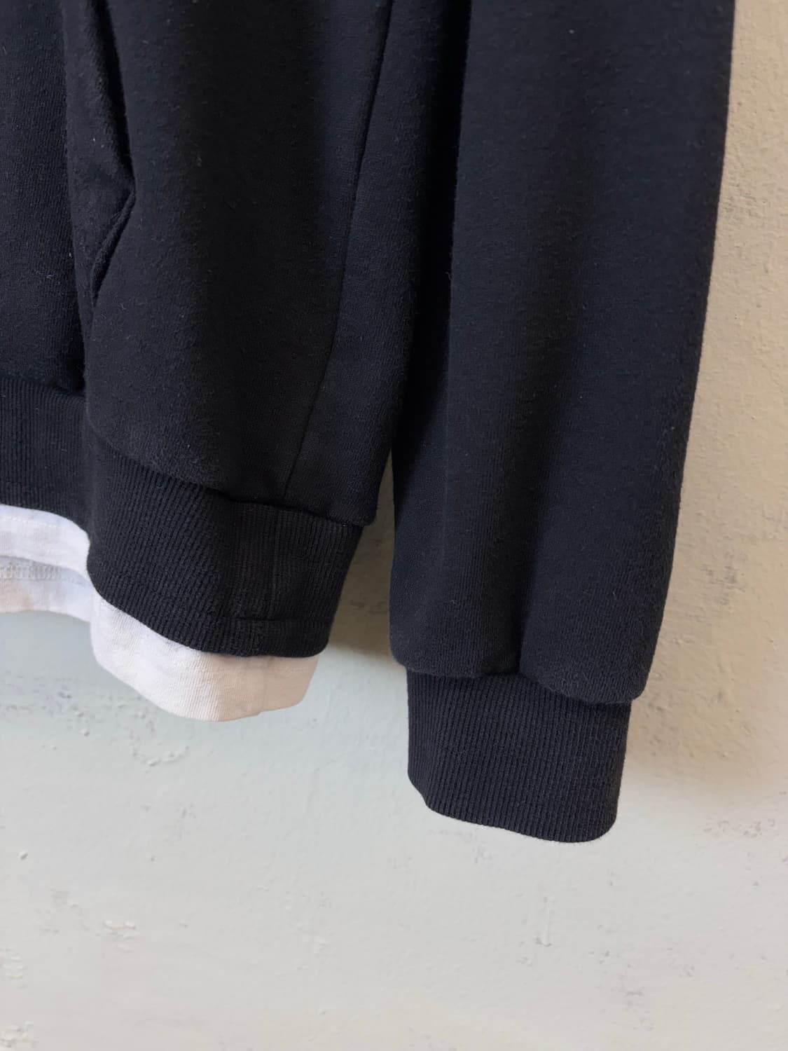 엄브로 빅로고 레이어드 후드티 블랙 상품이미지3