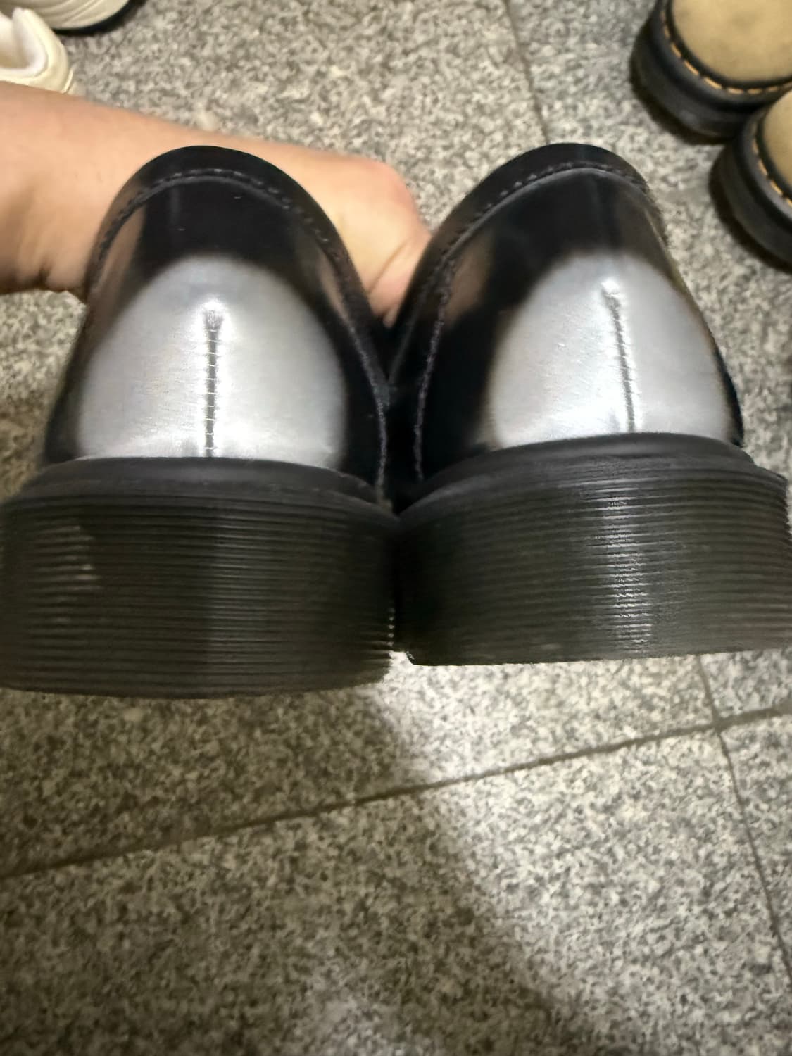 닥터마틴 아드리안 실버 상품이미지3