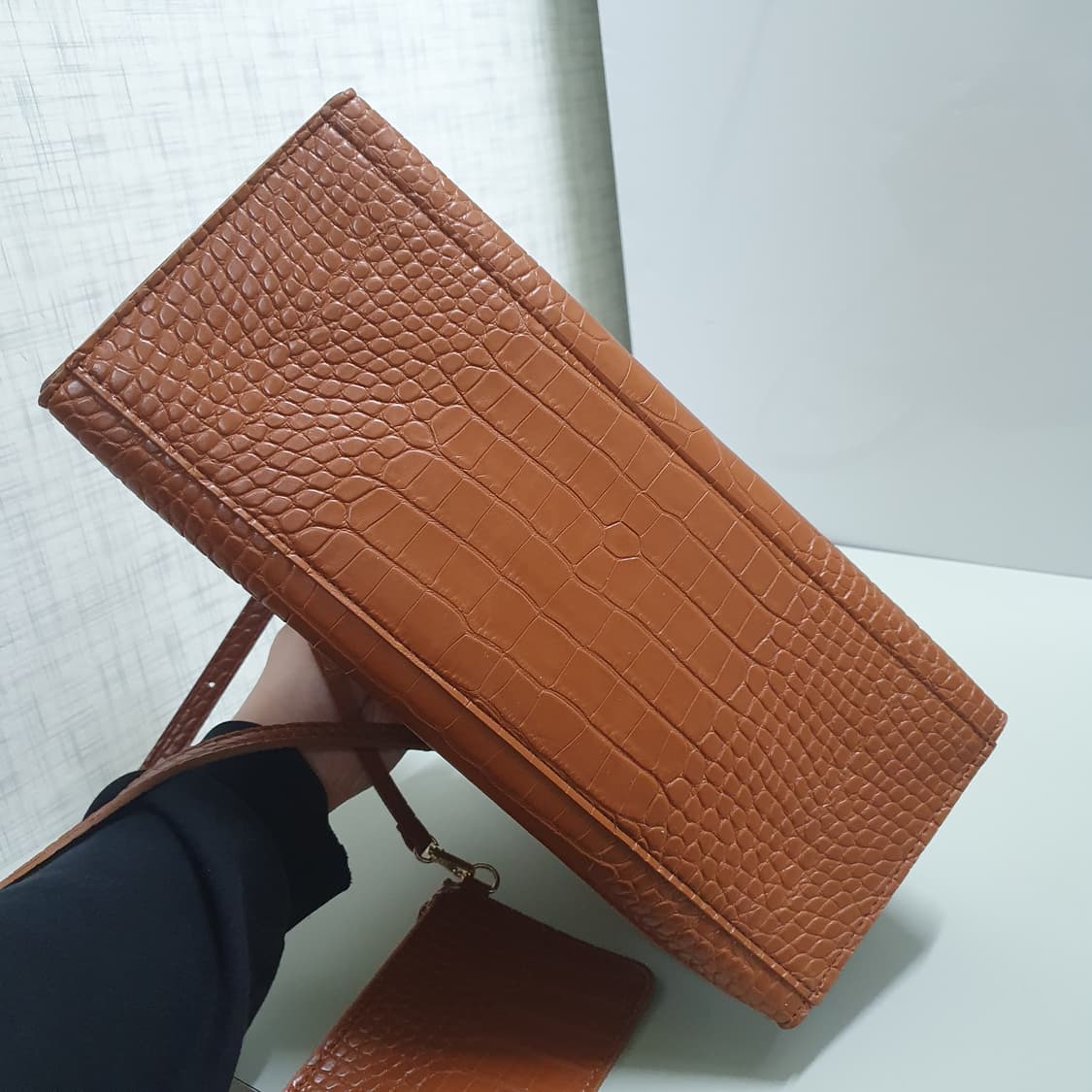 브라운 크로커다일 패턴 엠보 가죽 쇼퍼백 토트백 (파우치 포함) 상품이미지6