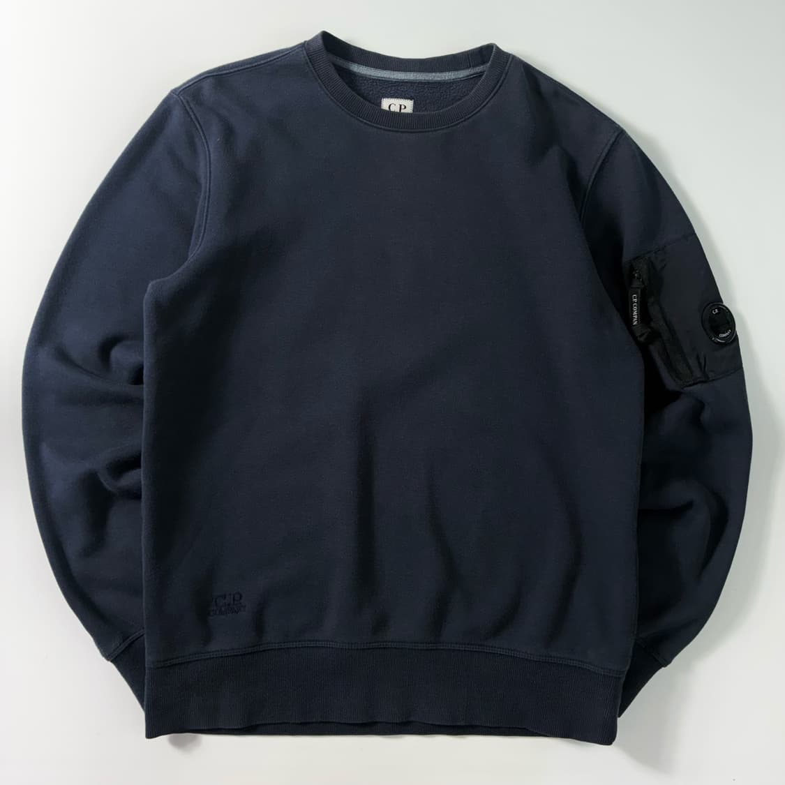 C.P company  씨피컴퍼니 네이비 고글렌즈 맨투맨  상품이미지1
