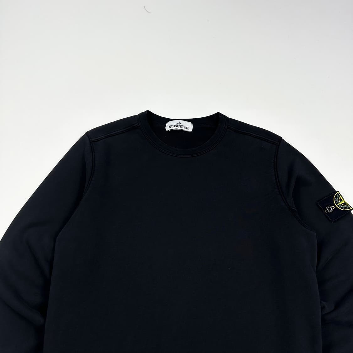 (하자존재) 스톤아일랜드 베이직 와펜 맨투맨 블랙 S 상품이미지2